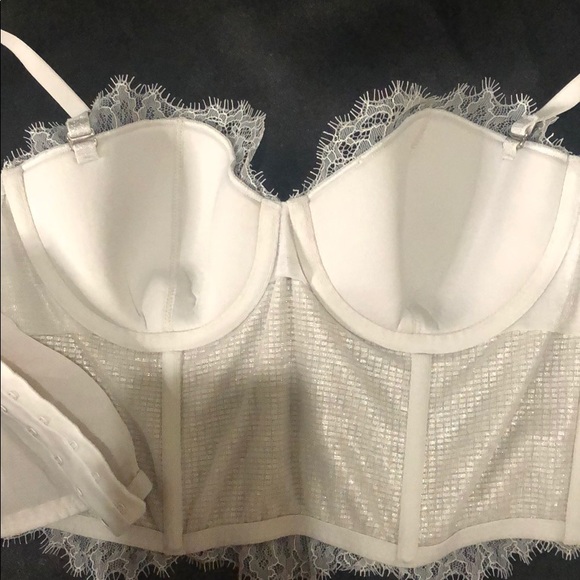 Victoria’s Secret Bra worn once for Halloween - Picture 3 of 4